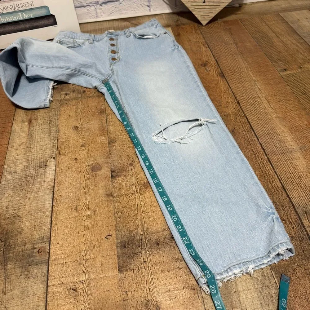 Universal Thread Women vintage straight Fit Ripped Denim Jeans, Light Blue